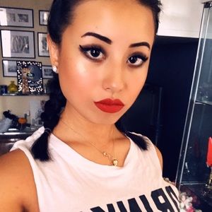 Meet your Posher, Alexis